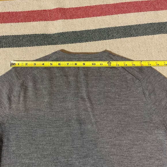 Express 100% Wool V neck Sweater in Gray size mens Large - Picture 12 of 14
